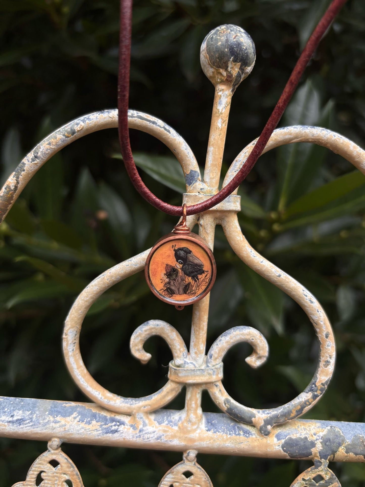 Rabe und Frosch Kette